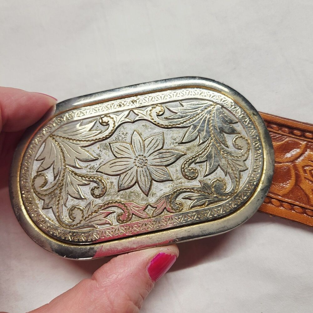 Beautiful Women’s Tooled Leather Belt & Silvertone Metal Buckle 26”